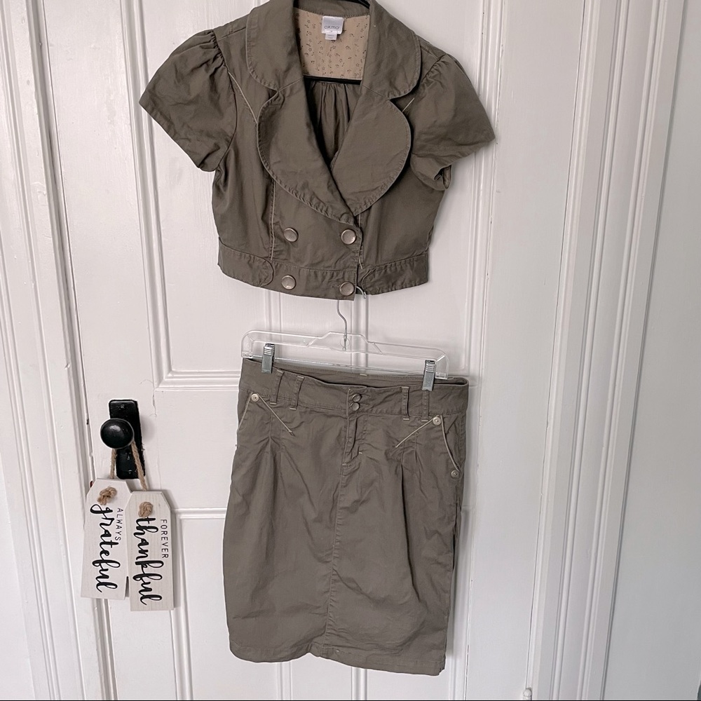 Oxmo set crop blazer size medium pencil skirt is a size 8 cotton